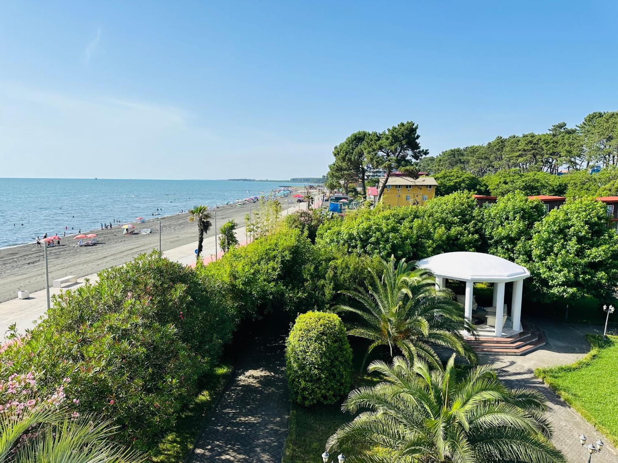 Claude Monet Beach Hotel Ureki Εξωτερικό φωτογραφία